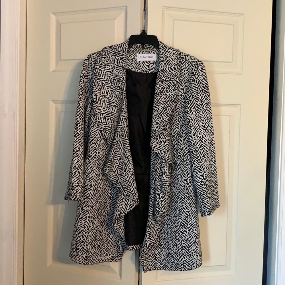 Black and white zig zag patterned sweater